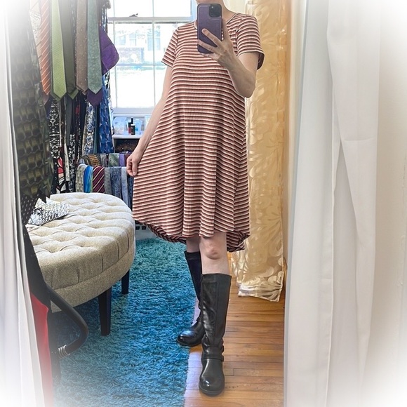 💕Beautiful Striped & Ribbed Lularoe Carly Dress💕 - Picture 2 of 14